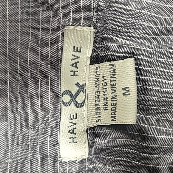 Cute tailored top - Picture 3 of 3